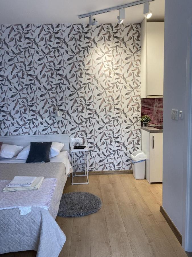 Studio Apartments With Terrace Near Sea - Angela'S Apartments Zadar Exteriör bild