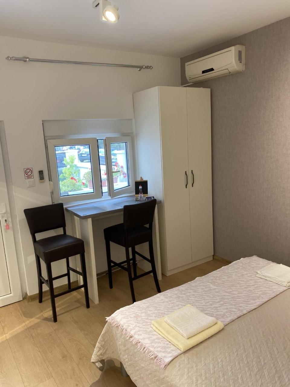 Studio Apartments With Terrace Near Sea - Angela'S Apartments Zadar Rum bild